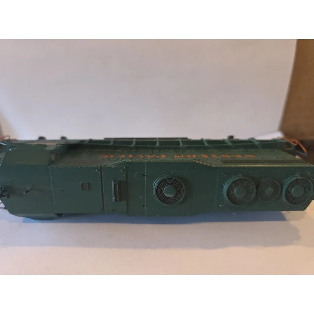 N Scale Atlas Custom Western Pacific GP35  3020 Locomotive Engine